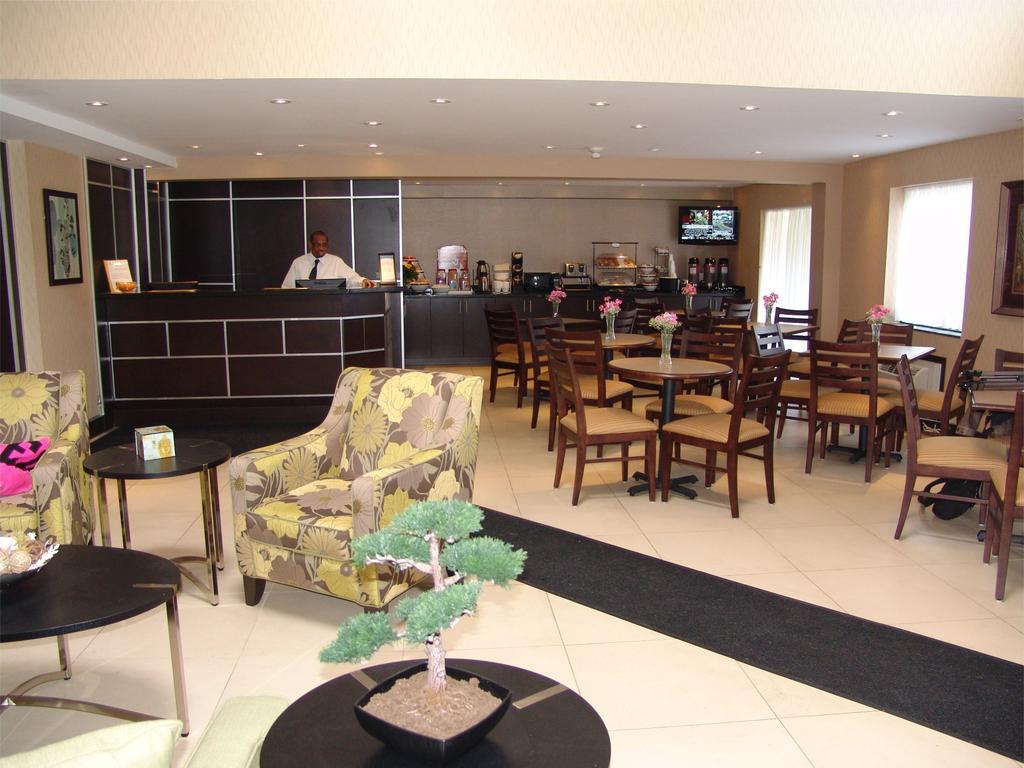 Comfort Inn East Scarborough Торонто Ресторант снимка