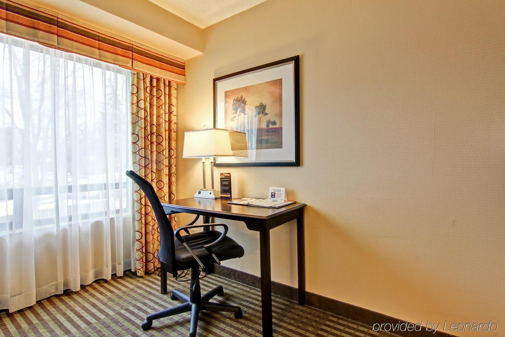Comfort Inn East Scarborough Торонто Екстериор снимка