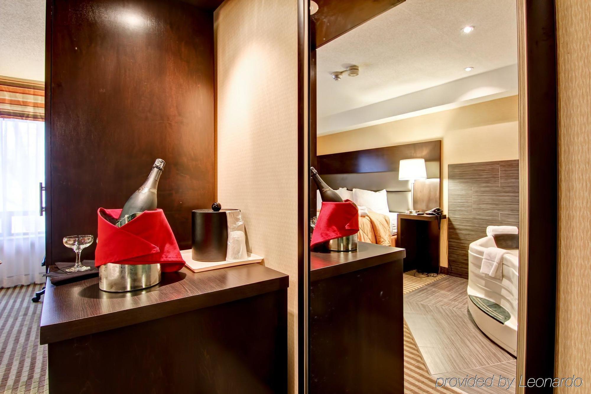 Comfort Inn East Scarborough Торонто Екстериор снимка